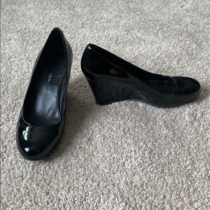 Via spiga platform black healed shoes